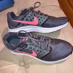 women’s nike running sneakers